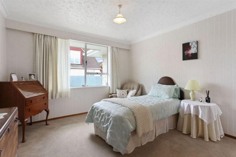Photo of property in 1/17b Prestons Road, Redwood, Christchurch, 8051