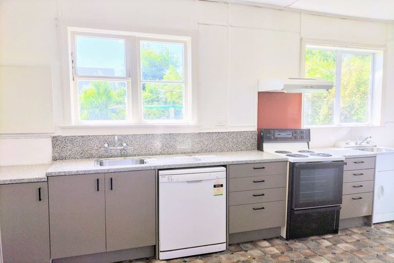 Photo of property in 6 Scotland Terrace, Green Island, Dunedin, 9018