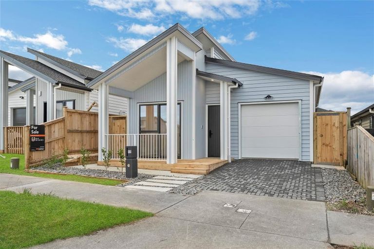 Photo of property in 11 Cronshaw Road, Karaka, Papakura, 2113