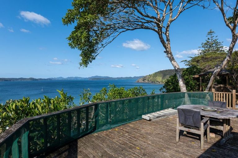 Photo of property in 4 Queens View Road, Russell, 0202