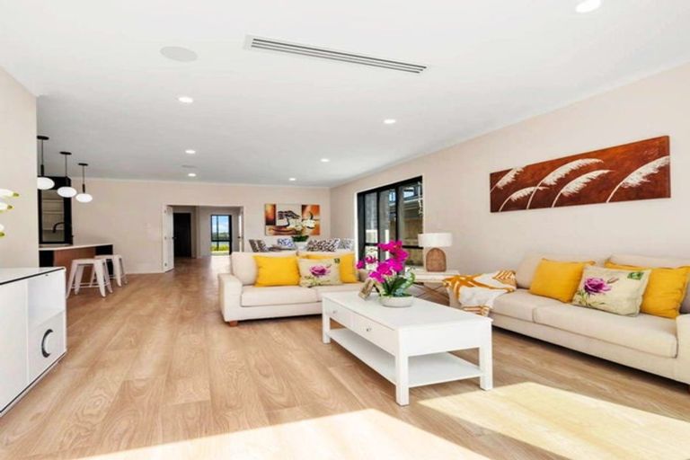 Photo of property in 18 Evergreen Parade, Rosehill, Papakura, 2113