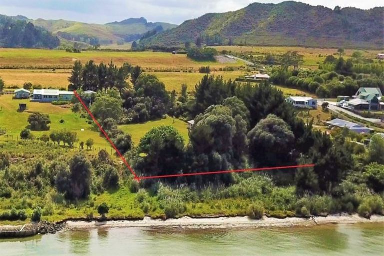 Photo of property in 21 Koutu Point Road, Opononi, Kaikohe, 0473