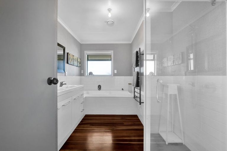 Photo of property in 24 Darwin Crescent, Spotswood, New Plymouth, 4310