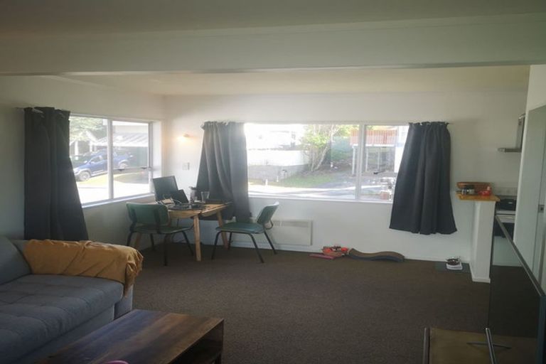 Photo of property in 10 Middlesex Place, Northland, Wellington, 6012