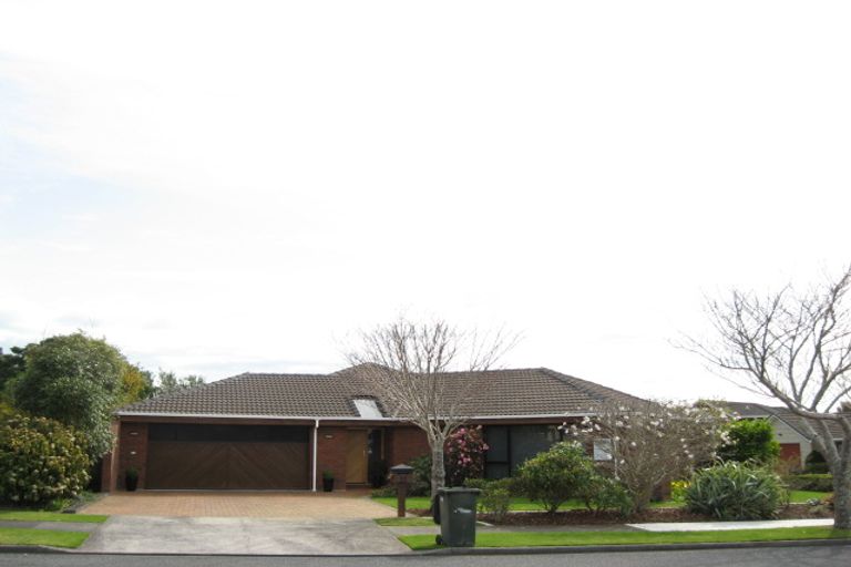 Photo of property in 12 Kinross Drive, Merrilands, New Plymouth, 4312