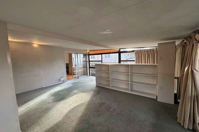 Photo of property in 1/56 Roberts Road, Glenfield, Auckland, 0629