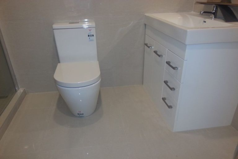 Photo of property in 5 Saddleback Rise, Murrays Bay, Auckland, 0630