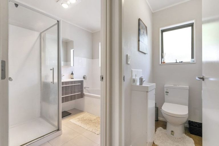 Photo of property in 24 Claverdon Drive, Massey, Auckland, 0614