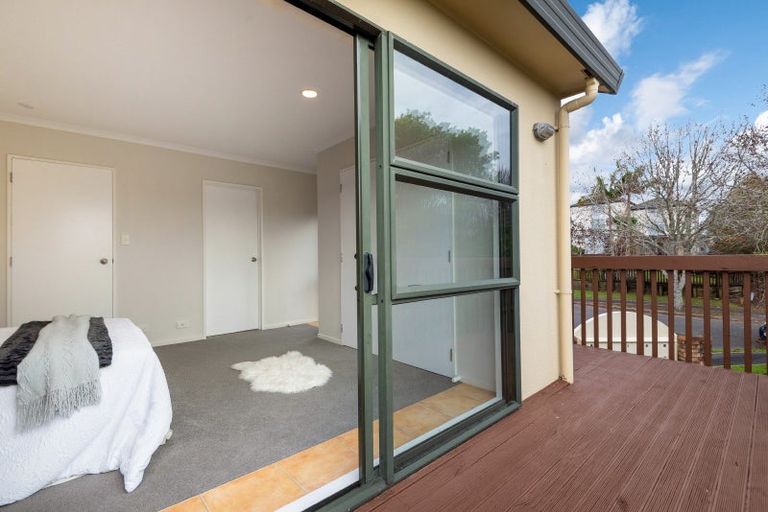 Photo of property in 1/6 Sunnydale Place, Oteha, Auckland, 0632