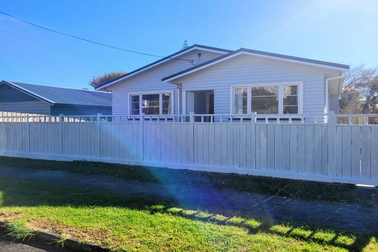 Photo of property in 16 Gaine Street, New Plymouth, 4310