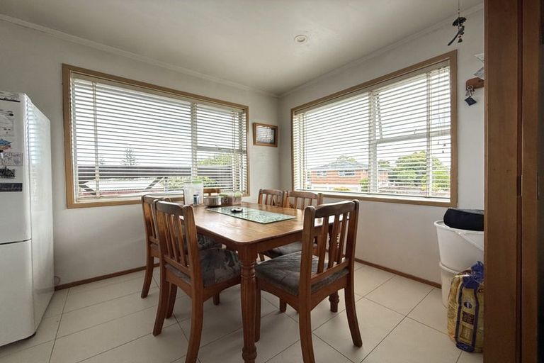 Photo of property in 1/62 Vera Road, Te Atatu South, Auckland, 0610