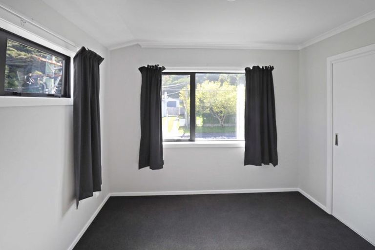 Photo of property in 130b Wellington Road, Wainuiomata, Lower Hutt, 5014