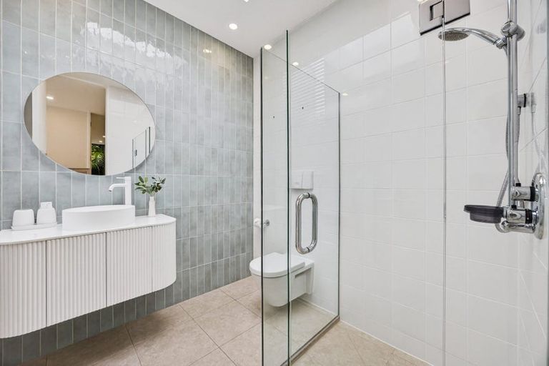 Photo of property in 19 Bournemouth Terrace, Murrays Bay, Auckland, 0630