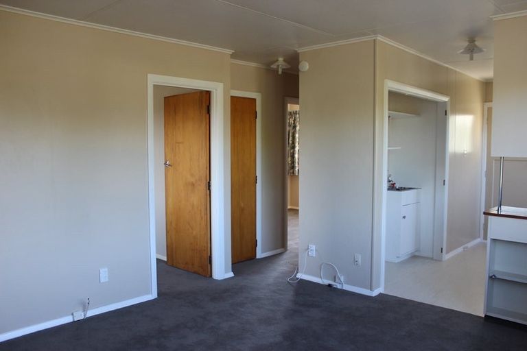 Photo of property in 80a Wikiriwhi Crescent, Awapuni, Palmerston North, 4412