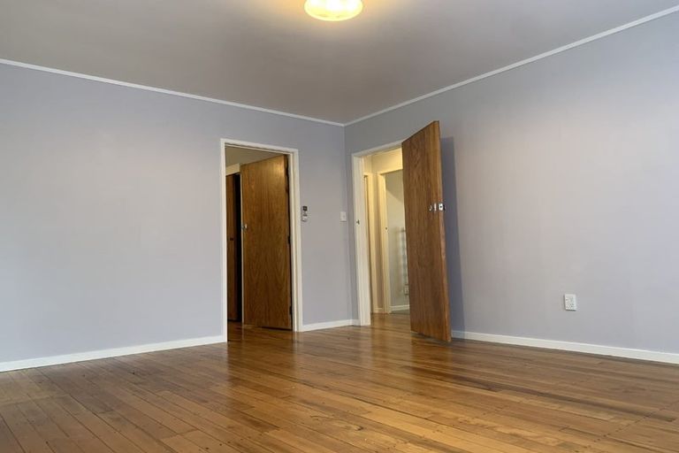 Photo of property in 2/30 Sunnynook Road, Sunnynook, Auckland, 0620