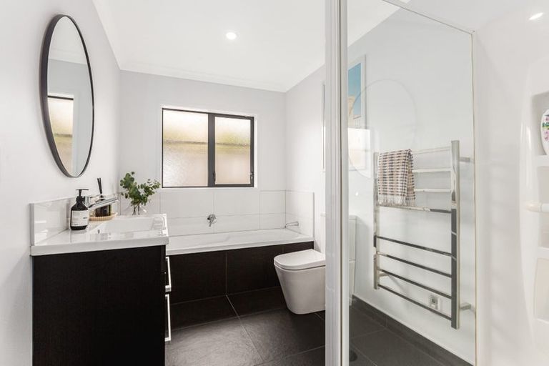 Photo of property in 8 Tararua Close, Aotea, Porirua, 5024