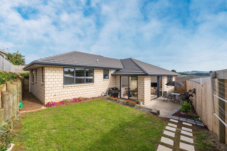 Photo of property in 13 Mcgowan Rise, Tuakau, 2121