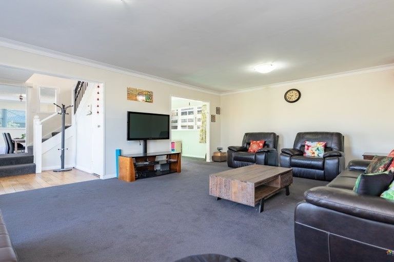 Photo of property in 19 Thomas Street, Stokes Valley, Lower Hutt, 5019