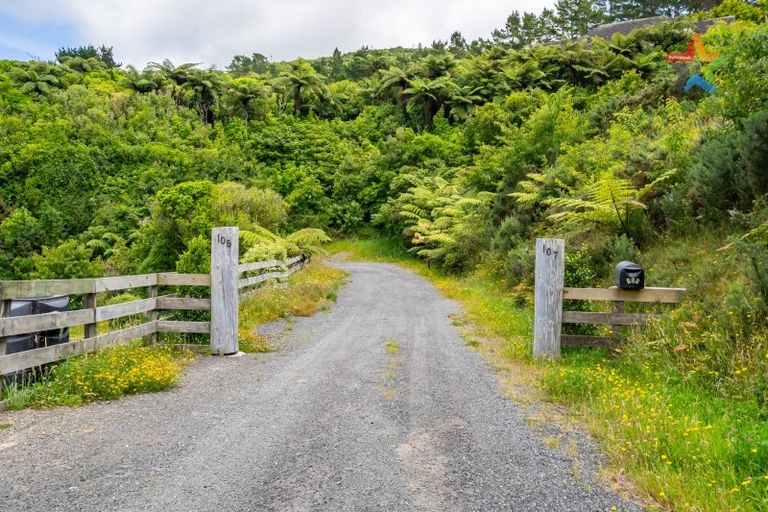Photo of property in 107 Sweetacres Drive, Belmont, Lower Hutt, 5010