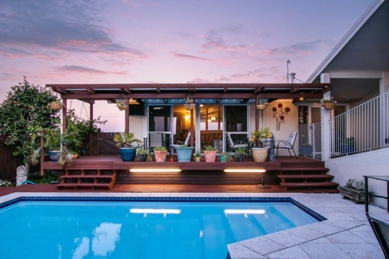 Photo of property in 95 Churchill Drive, Taradale, Napier, 4112