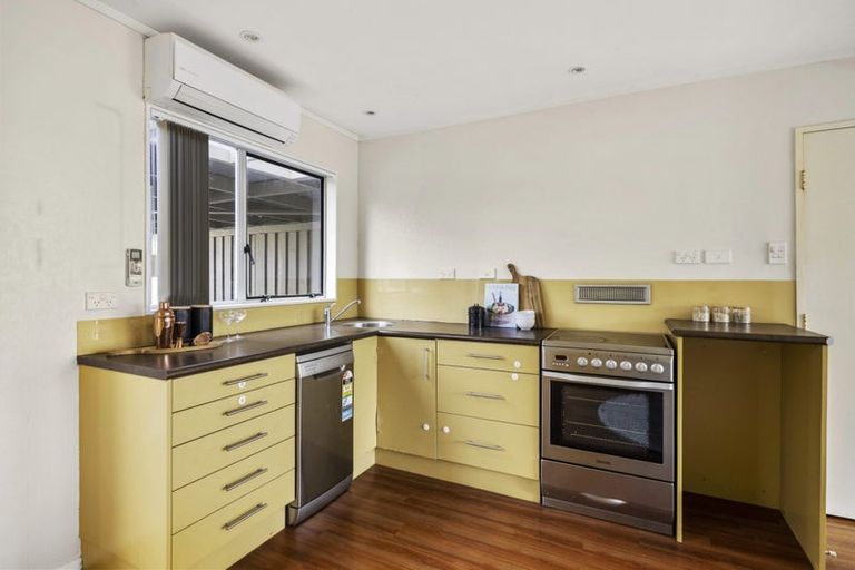 Photo of property in 10 Hollydale Grove, Churton Park, Wellington, 6037