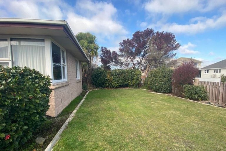 Photo of property in 8 Glenora Place, Hornby, Christchurch, 8042