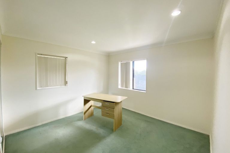 Photo of property in 25 The Enclave, Totara Heights, Auckland, 2105