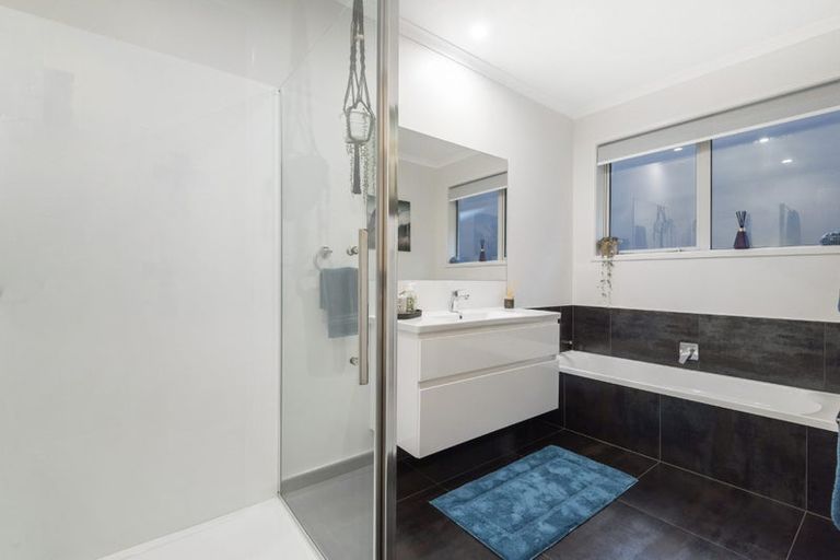 Photo of property in 23 Maraeariki Avenue, Orewa, 0931