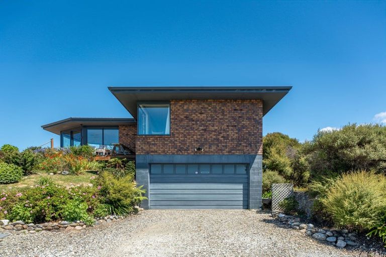 Photo of property in 51 Wharariki Road, Puponga, Collingwood, 7073