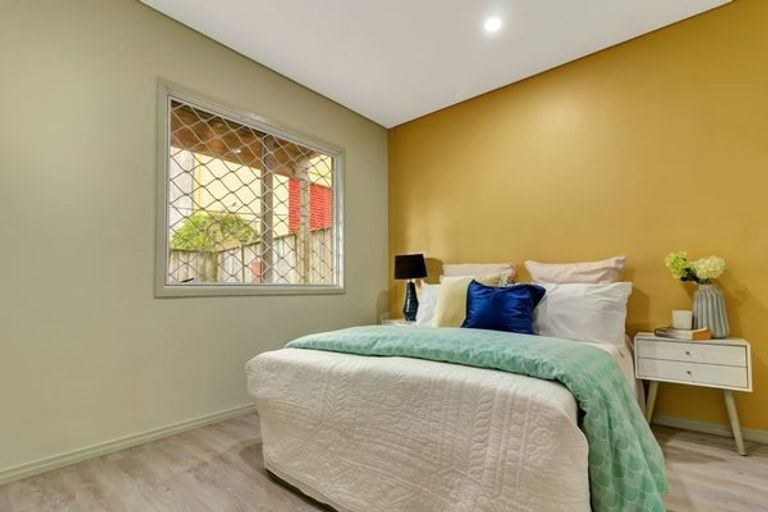Photo of property in Emery Gardens, 1/4 Ambrico Place, New Lynn, Auckland, 0600