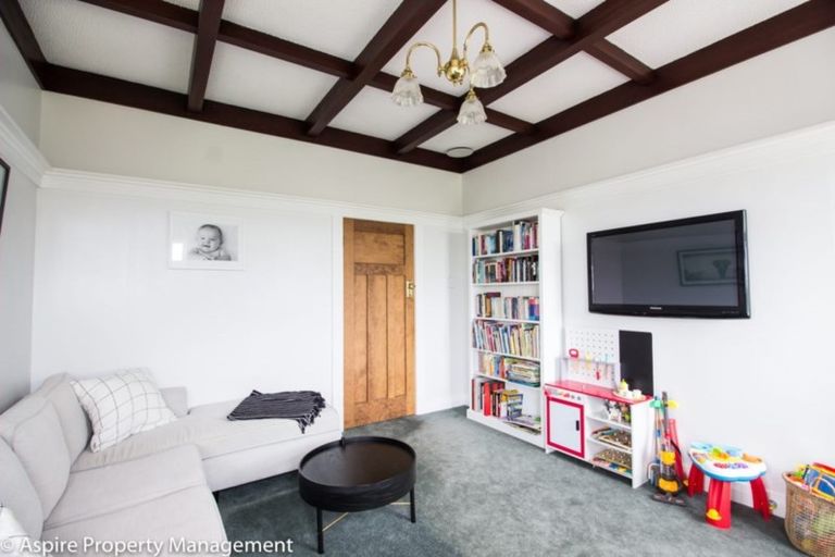 Photo of property in 21 Pupuke Road, Birkenhead, Auckland, 0627