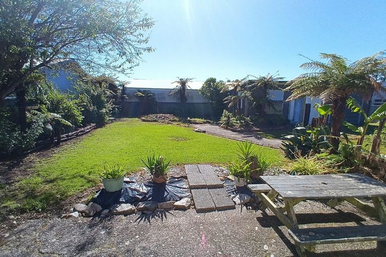 Photo of property in 129 Russell Street, Westport, 7825