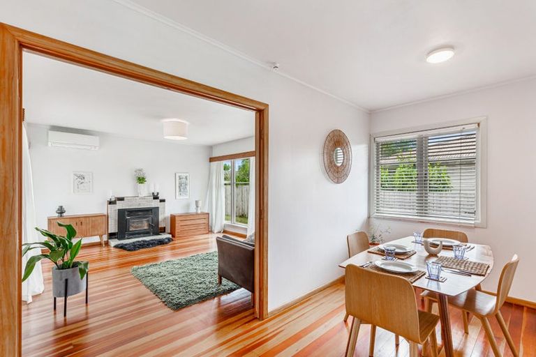 Photo of property in 16 Ward Crescent, Te Atatu Peninsula, Auckland, 0610