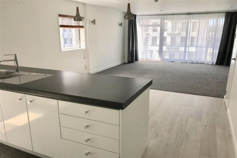 Photo of property in Montreaux Apartments, 10c/164 The Terrace, Wellington Central, Wellington, 6011