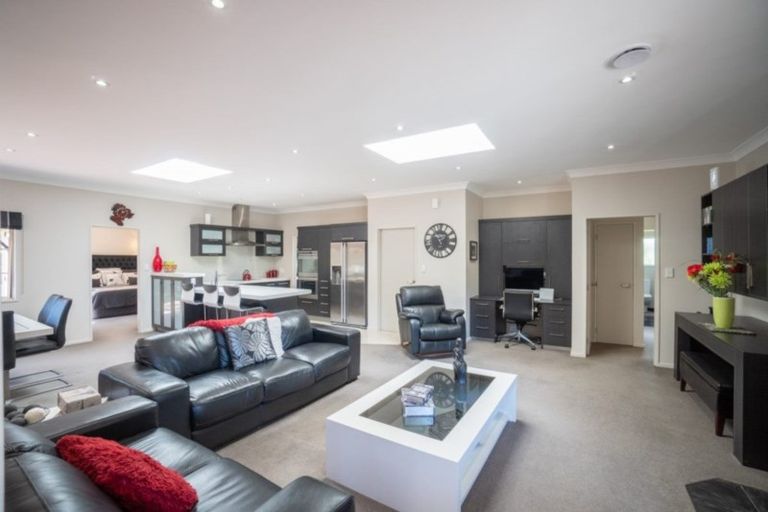 Photo of property in 26 Pahiatua Street, Hokowhitu, Palmerston North, 4410