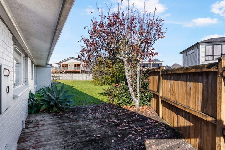 Photo of property in 16 Fielding Crescent, Farm Cove, Auckland, 2012