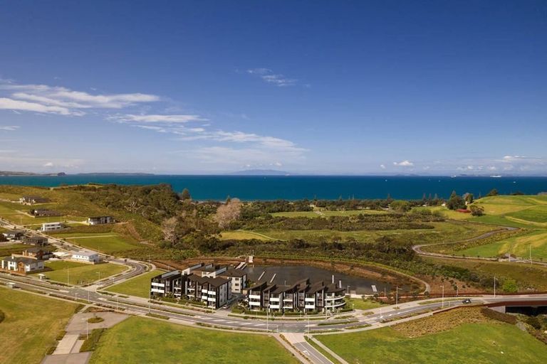 Photo of property in 109 Te Oneroa Way, Long Bay, Auckland, 0630