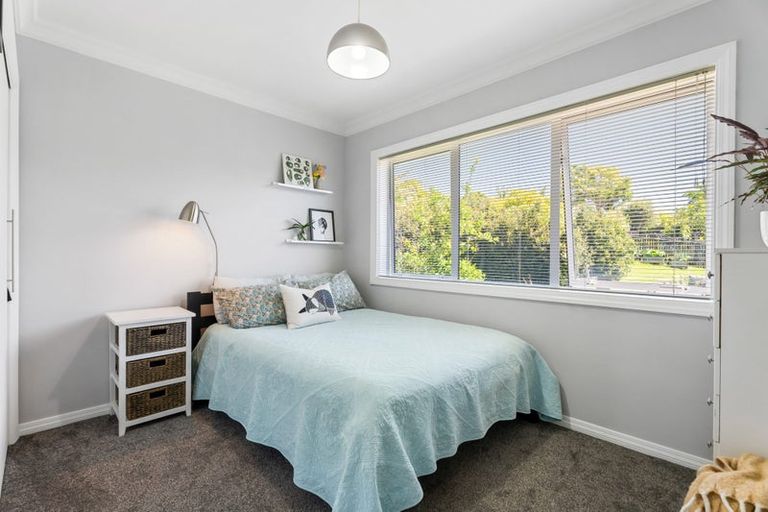 Photo of property in 2/52 Maxwelton Drive, Mairangi Bay, Auckland, 0630