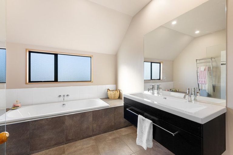 Photo of property in 5b Regency Crescent, Redwood, Christchurch, 8051