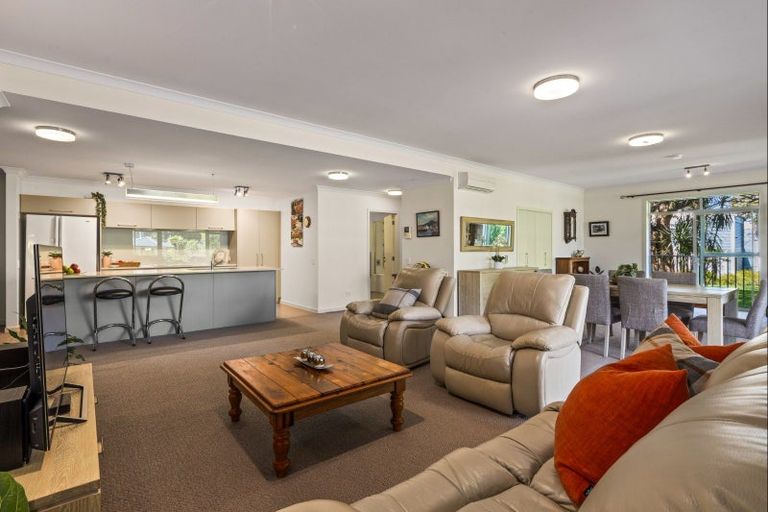 Photo of property in 21 Parkside Drive, Orewa, 0931