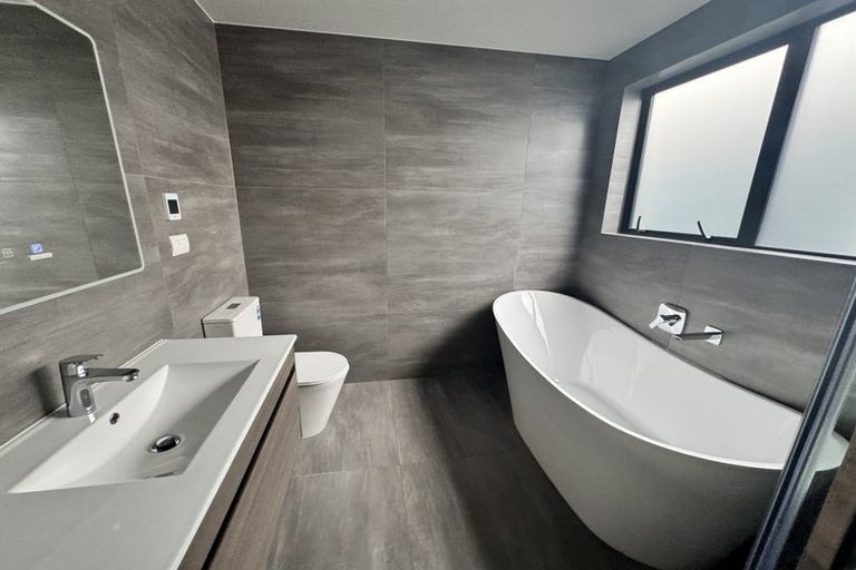 Photo of property in 18 Malvina Place, Bucklands Beach, Auckland, 2014