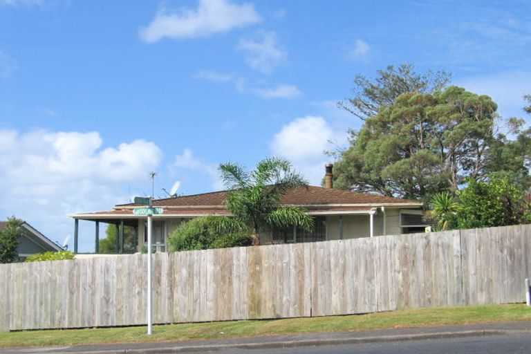 Photo of property in 16 Solar Road, Glen Eden, Auckland, 0602