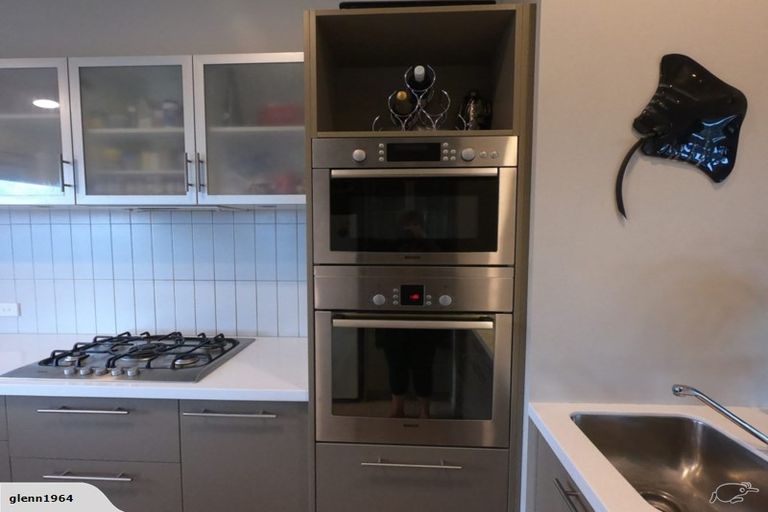 Photo of property in 15 Miami Place, One Tree Point, 0118