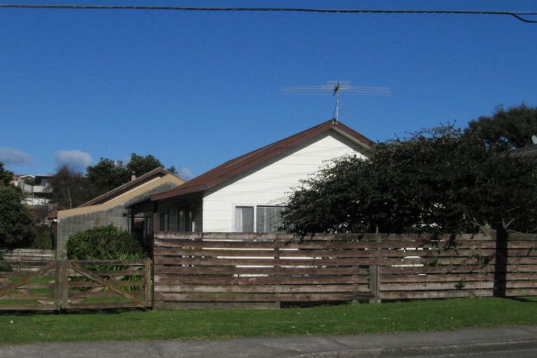 Photo of property in 4b Queens Road, Waikanae Beach, Waikanae, 5036