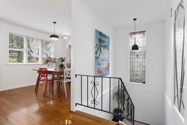 Photo of property in 21 Lyons Avenue, Murrays Bay, Auckland, 0630