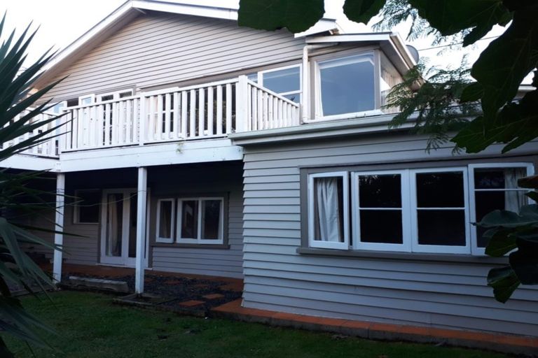 Photo of property in 76 Wade River Road, Stanmore Bay, Whangaparaoa, 0932