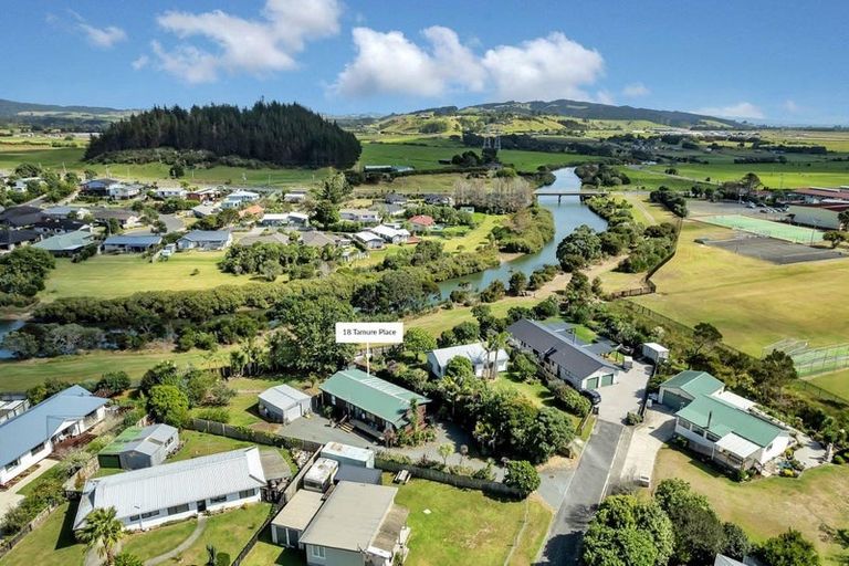 Photo of property in 18 Tamure Place, Ruakaka, 0116