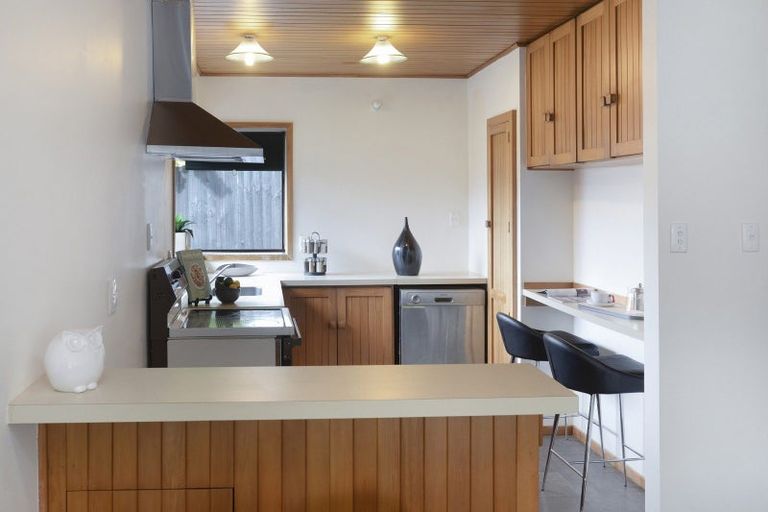 Photo of property in 2/49 Searells Road, Strowan, Christchurch, 8052