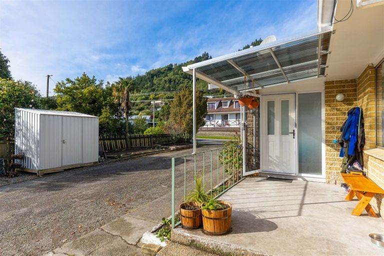 Photo of property in 131a Waikawa Road, Picton, 7220