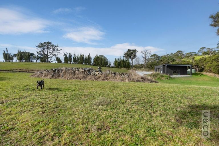 Photo of property in 22 Houkura Place, Taupaki, Henderson, 0782